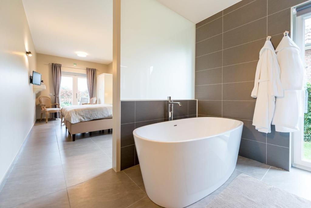 Naturisme B&B Ilmatar, Clothing Optional Deerlijk Exteriör bild